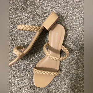 Sincerely Jules tan sandals with slight heel